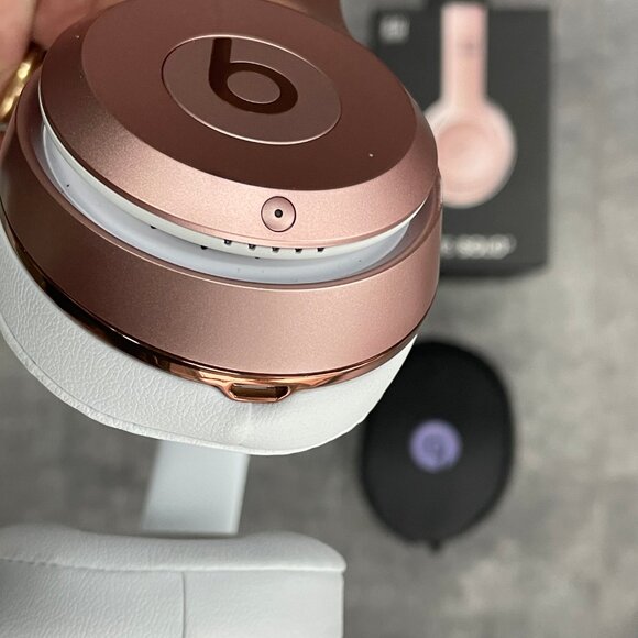 Beats Solo3 Wireless Headband, Rose Gold, with storage bag, 98% New - Picture 9 of 9